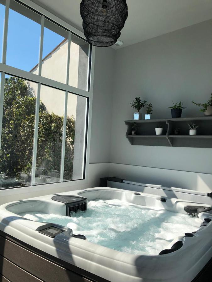 Bed & Breakfast Maison M, Privee Acces Jardin Piscine Et Jacuzzi Pres De
