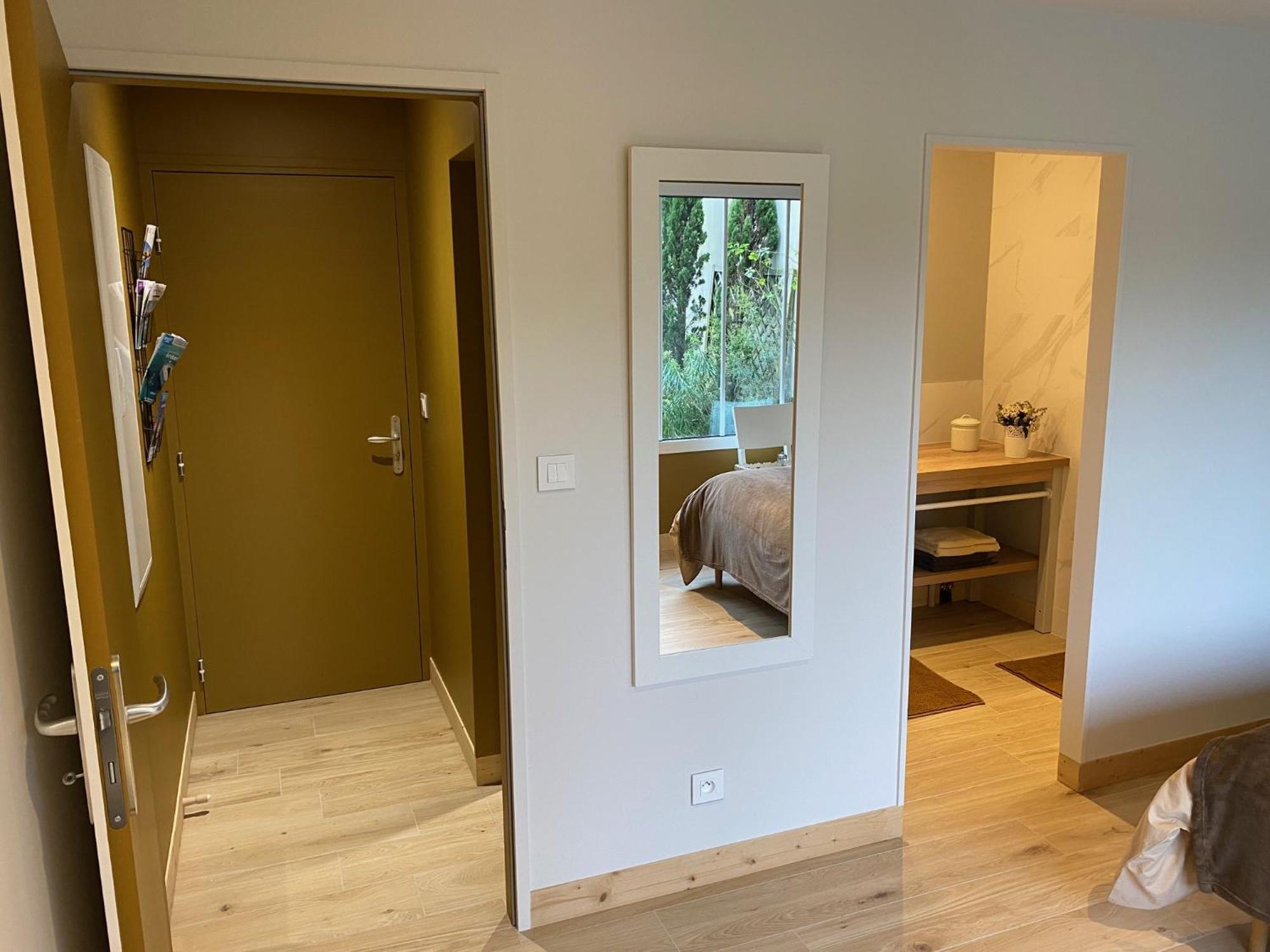 Maison M, Privee Acces Jardin Piscine Et Jacuzzi Pres De Bed & Breakfast
