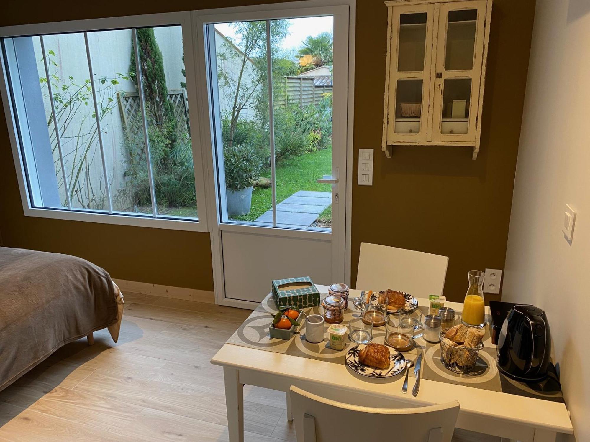 Maison M, Privee Acces Jardin Piscine Et Jacuzzi Pres De Bed & Breakfast La Rochelle (Charente-Maritime)