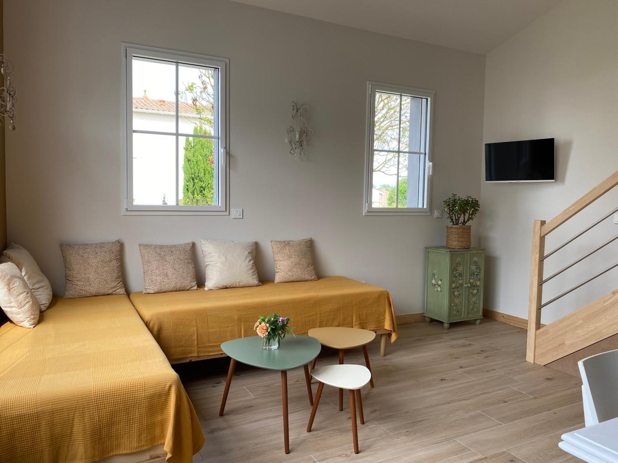 Bed & Breakfast Maison M, Privee Acces Jardin Piscine Et Jacuzzi Pres De *